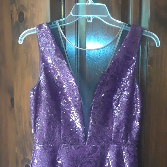 BCBG MAXAZRIA DRESS- SIZE 6 - Picture 3 of 8